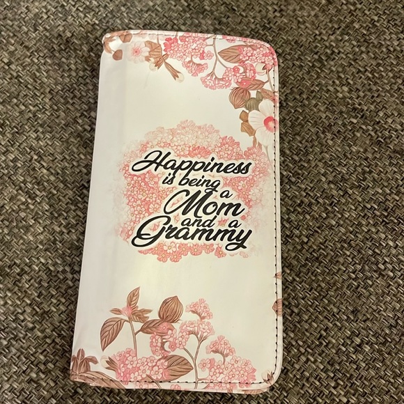 Brand new “Happiness is being a Mom and a Grammy “ womens wallet - Picture 1 of 3